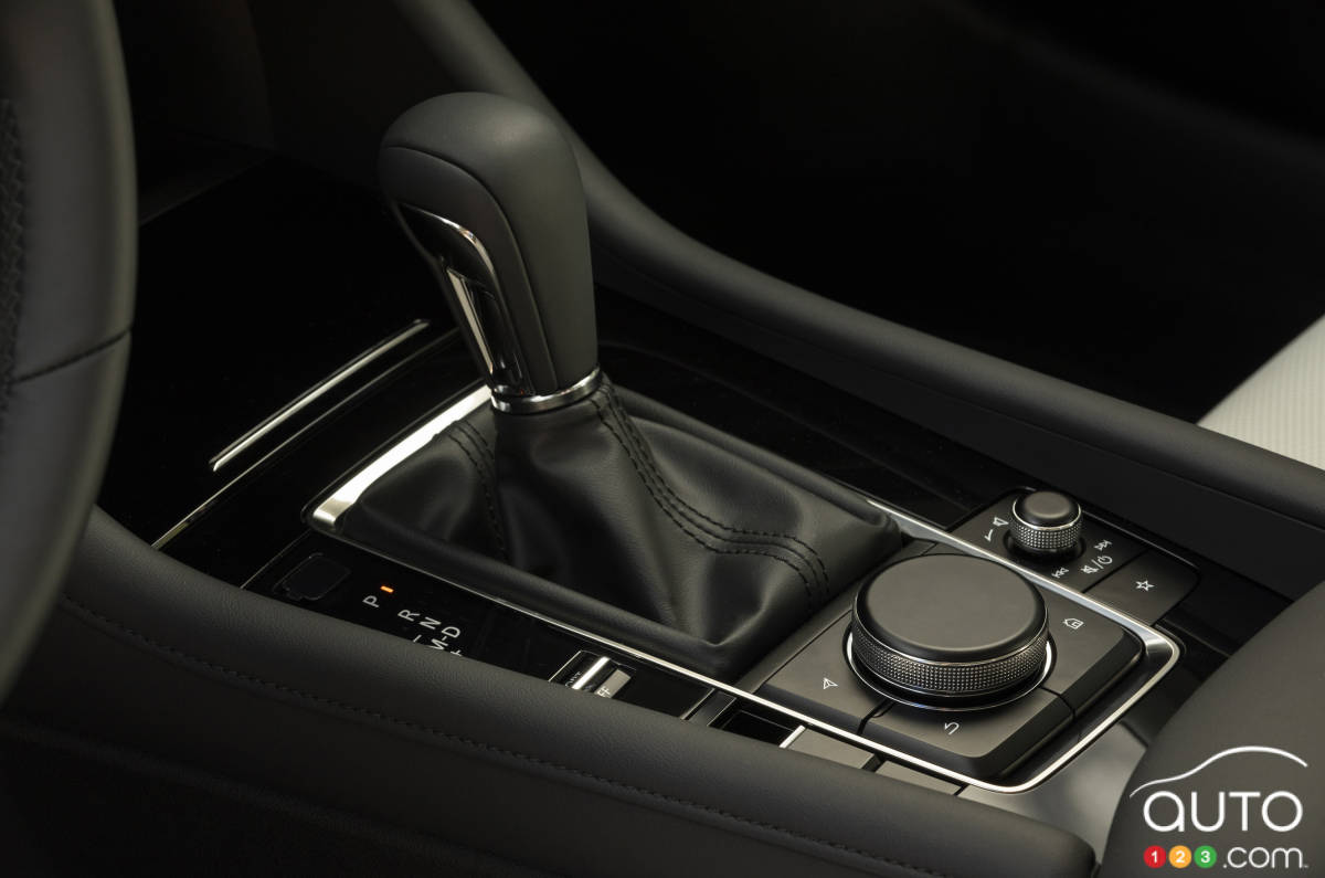 Mazda3 Sport GT 2023, bas de console
